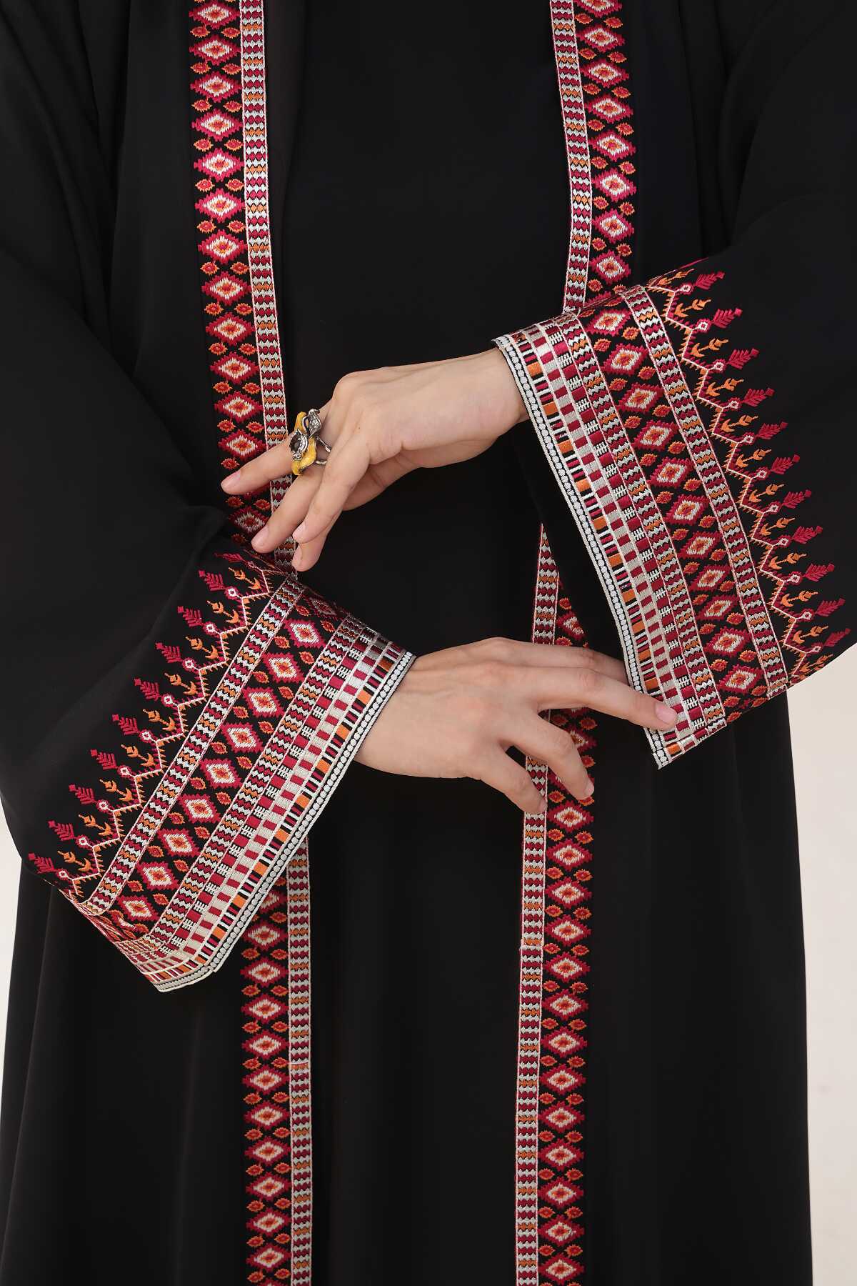 Noir Heritage Maroon Abaya