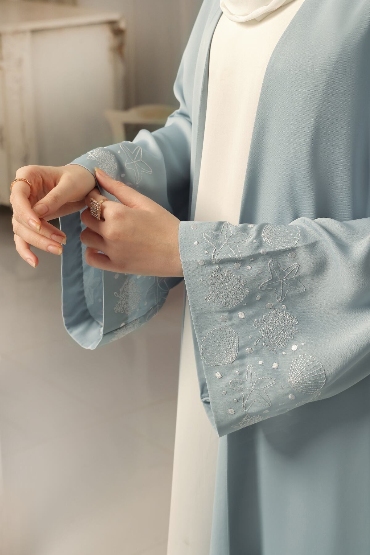 Seashell Embroidered White Abaya